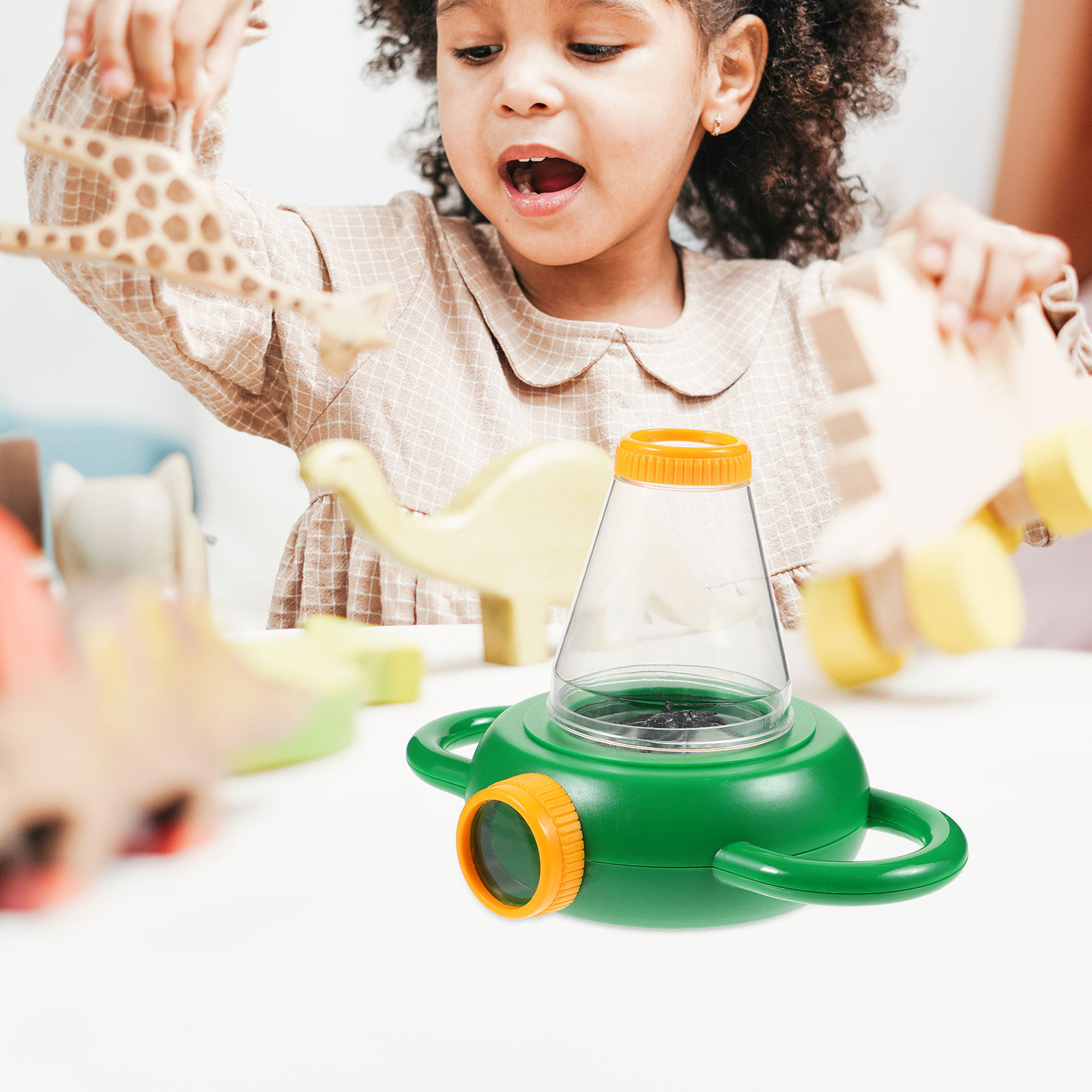 قطعتان من صندوق مراقبة الحشرات - مراجعة Science Kit وسعره